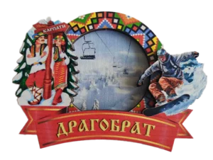Магніт-рамка з вишивкою та сноубордистом «Драгобрат» Магніт-рамка з вишивкою та сноубордистом «Драгобрат»