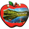 Сувенірний магніт у формі яблука з краєвидами Карпат